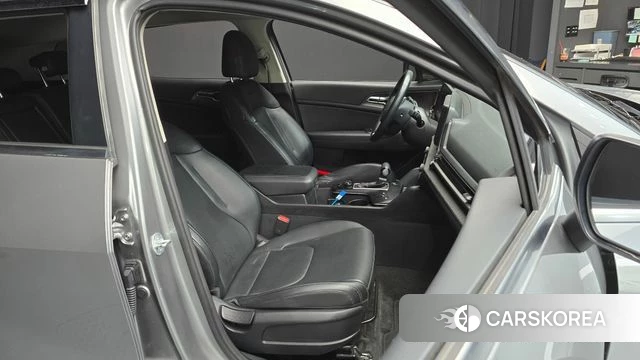 Kia Sportage 5th Generation 2023 Серебристо-серый из Кореи, фото 3