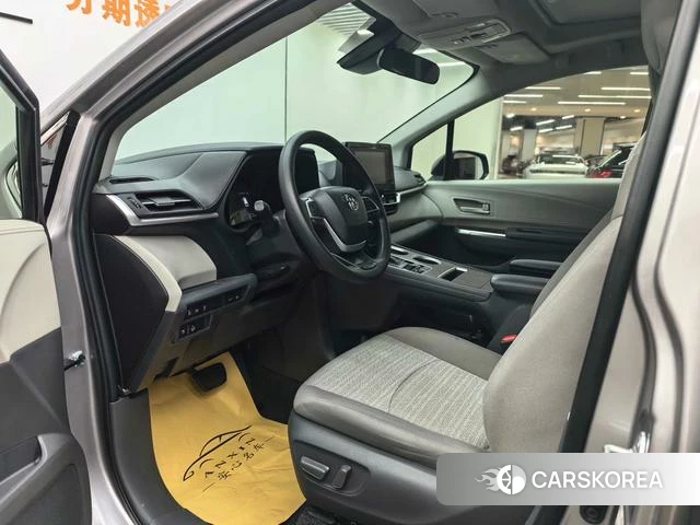 Toyota Saina 2022 Темно-серый из Китая, фото 3