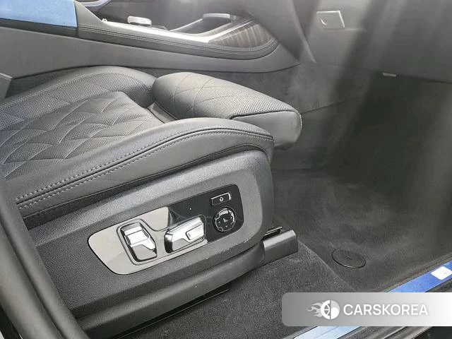 BMW X7 2024 Черный из Китая, фото 3