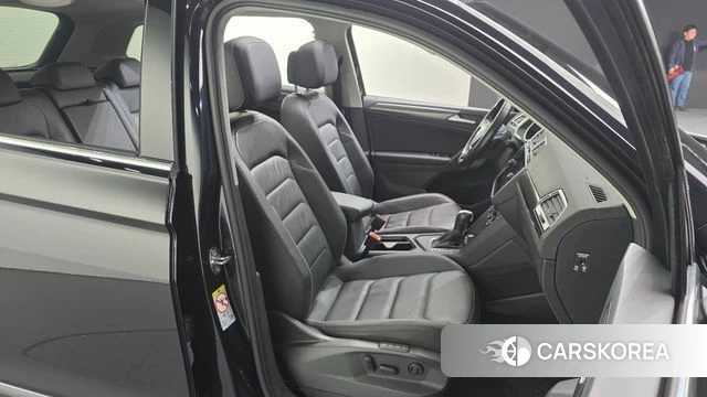 Volkswagen Tiguan second Generation 2020 Черный из Кореи, фото 3