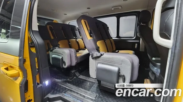 Hyundai Staria 2023 Желтый из Кореи, фото 3