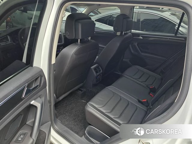 Volkswagen Tiguan second Generation 2023 Белый из Кореи, фото 3