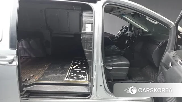 Hyundai Staria 2021 Серебряный из Кореи, фото 3