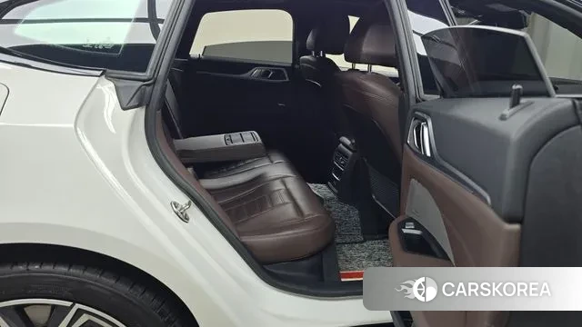 BMW i4 2023 Белый из Кореи, фото 3