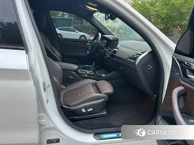 BMW iX3 2021 Жемчужный цвет из Кореи, фото 3