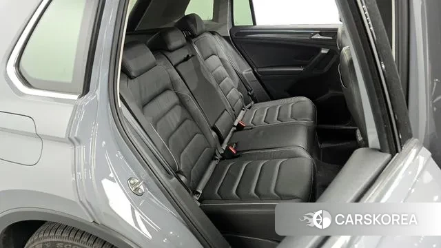 Volkswagen Tiguan second Generation 2022 Серебристо-серый из Кореи, фото 3