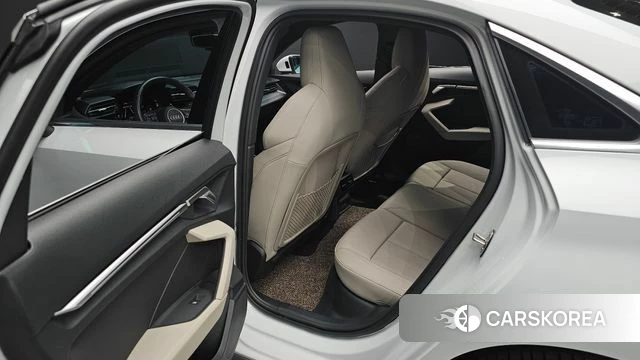 Audi A3 (8Y) 2023 Белый из Кореи, фото 3