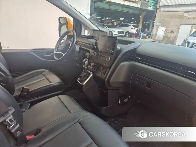 Hyundai Staria 2022 Желтый из Кореи, фото 3