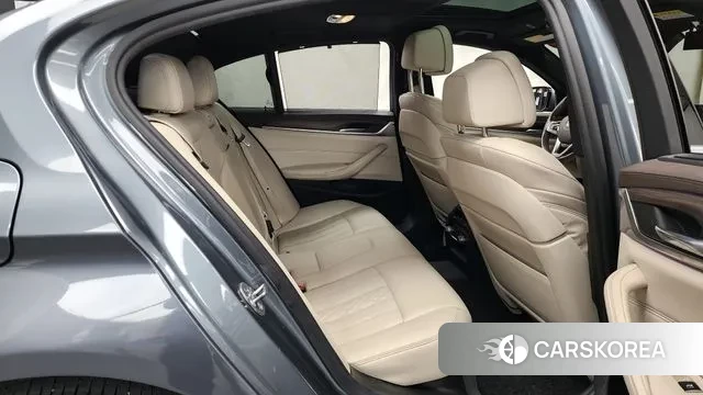 BMW 5 Series (G30) 2018 Серый из Кореи, фото 3