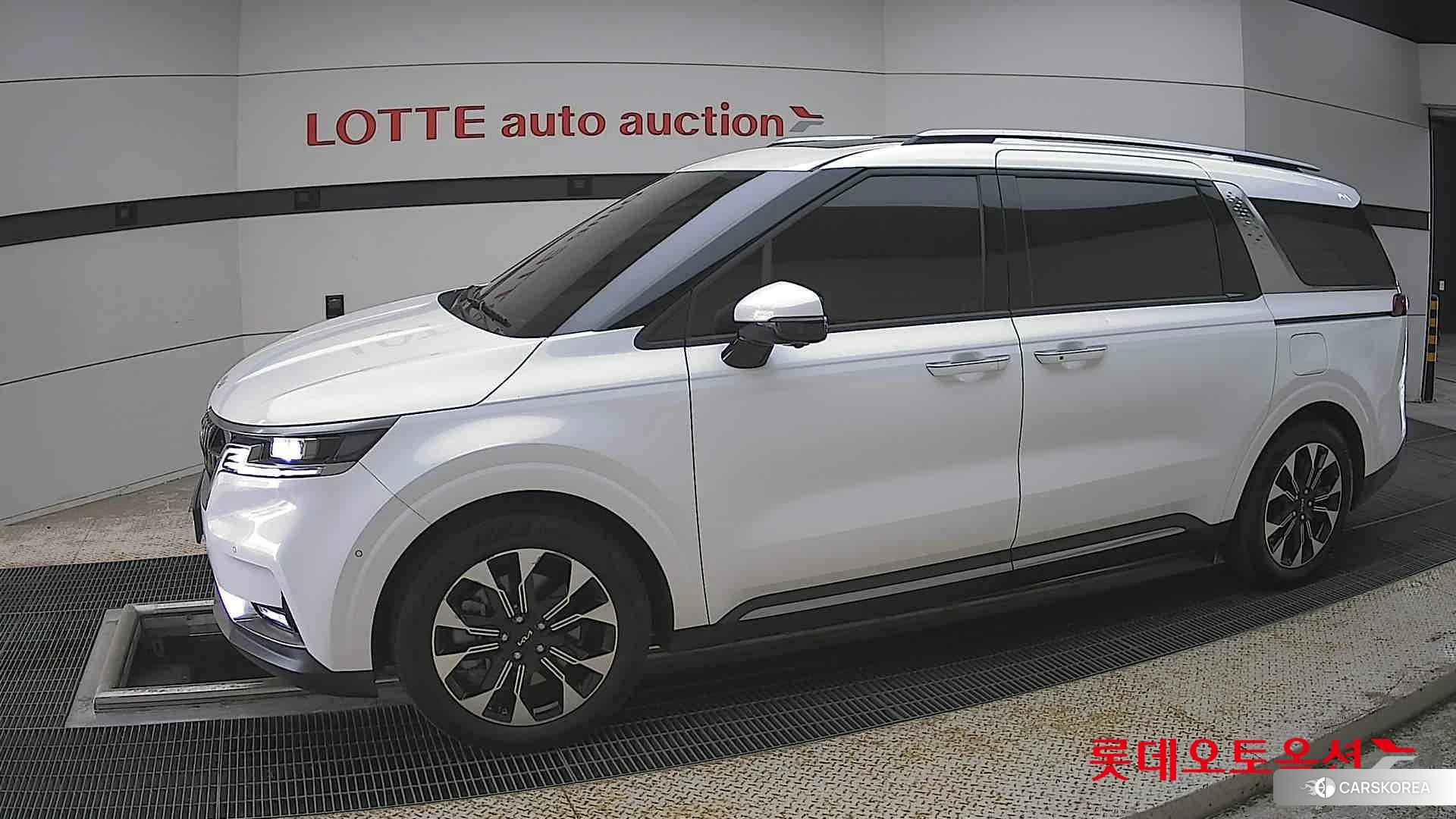 Kia Carnival 2023 Белый из Кореи, фото 3