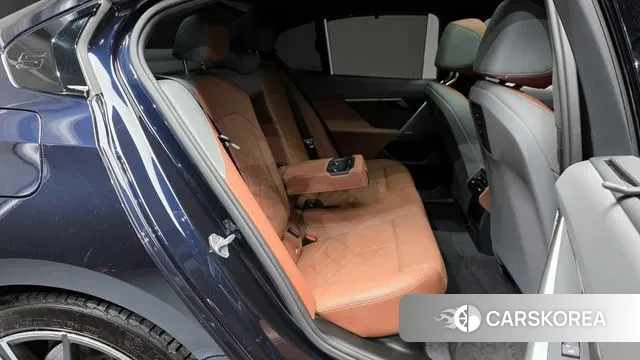 BMW 5 Series (G60) 2024 Черный из Кореи, фото 3