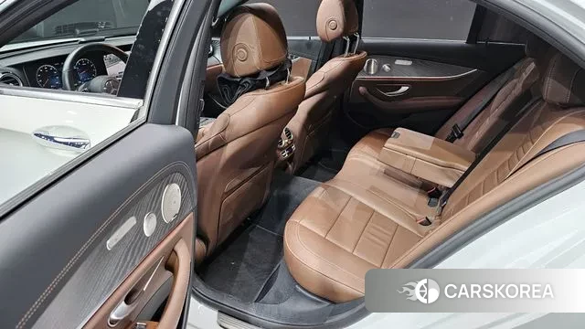 Mercedes-Benz E-Class W213 2023 Белый из Кореи, фото 3