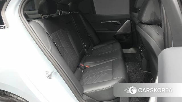 BMW 5 Series (G60) 2024 Светло-серебряный цвет из Кореи, фото 3