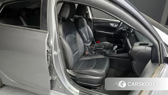 Kia The New K3 2nd generation 2022 Серебряный из Кореи, фото 3