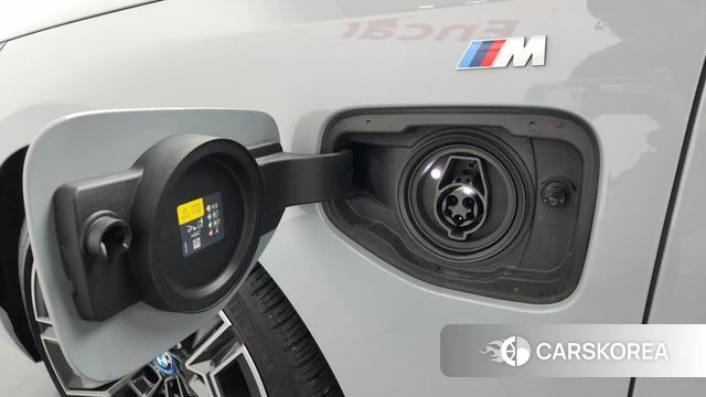 BMW 5 Series (G60) 2025 Светло-серебряный цвет из Кореи, фото 3