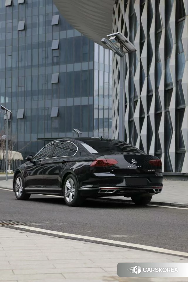 Volkswagen Magotan 2024 Черный из Китая, фото 3