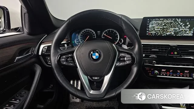BMW 5 Series (G30) 2018 Белый из Кореи, фото 3