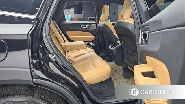 Volvo XC60 second Generation 2022 Черный из Кореи, фото 3