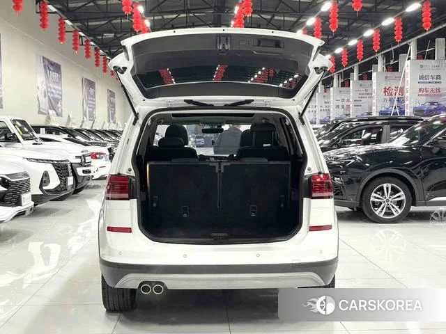 Volkswagen Touran L 2022 Белый из Китая, фото 3