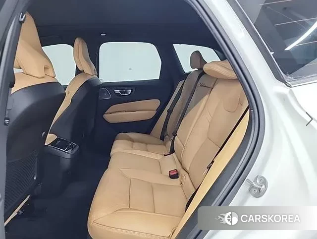 Volvo XC60 second Generation 2024 Белый из Кореи, фото 3