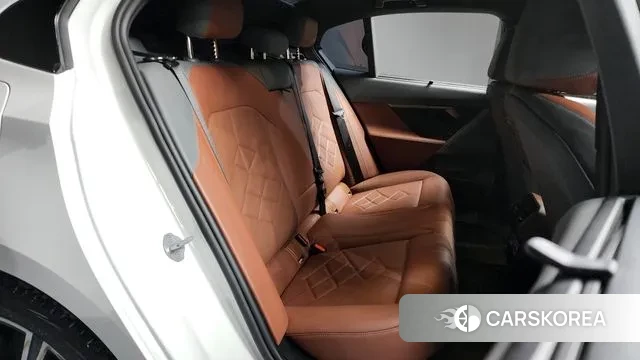 BMW 5 Series (G60) 2023 Белый из Кореи, фото 3