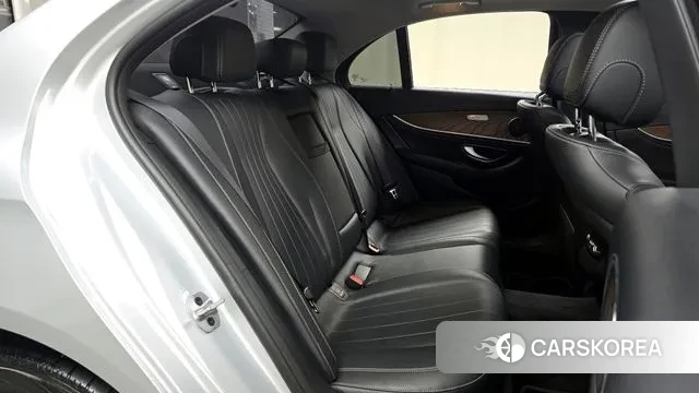 Mercedes-Benz E-Class W213 2018 Серебряный из Кореи, фото 3