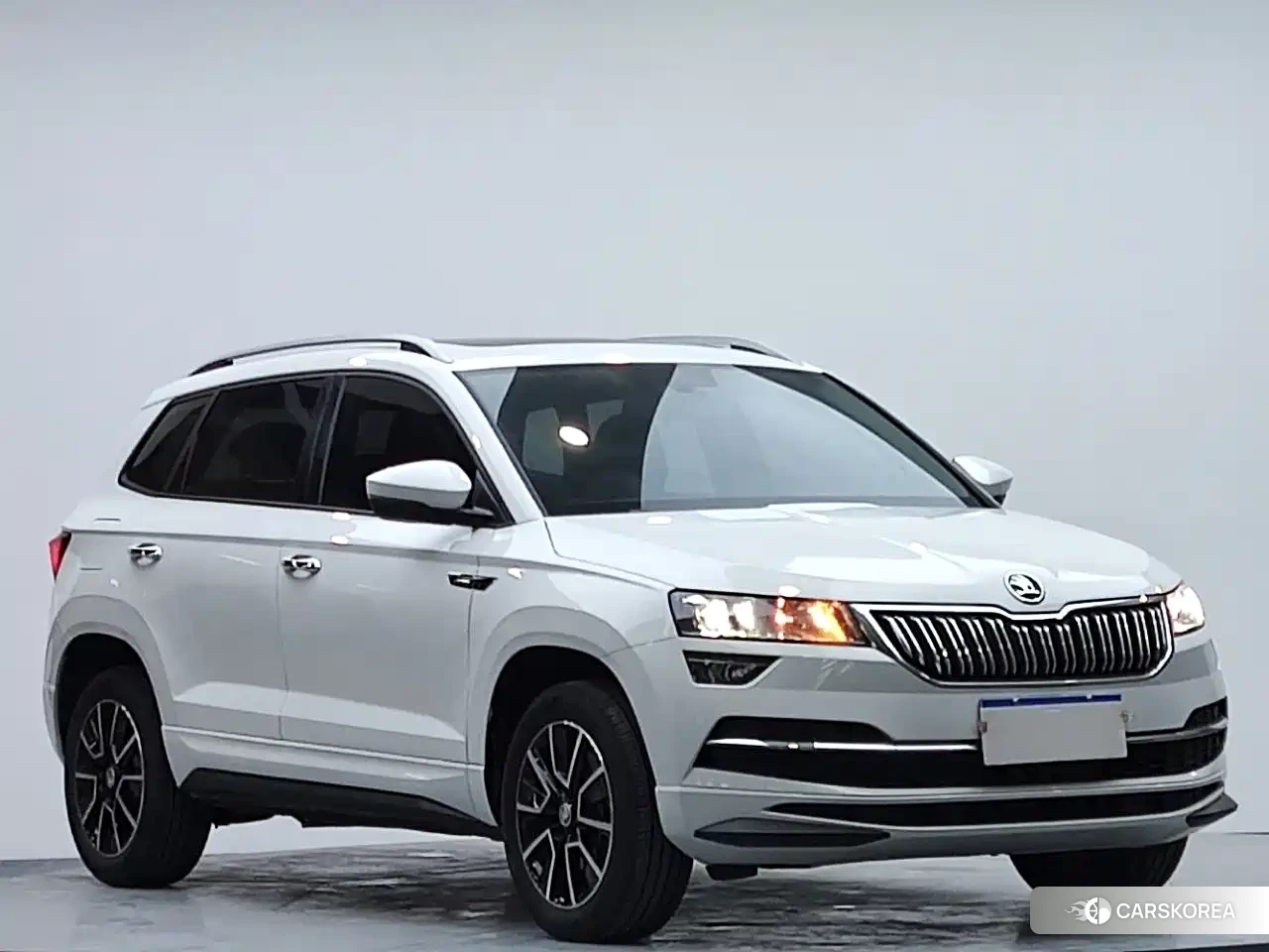 Skoda Karoq 2023 Белый из Китая, фото 3