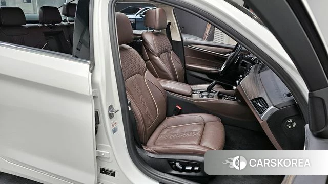 BMW 5 Series (G30) 2018 Белый из Кореи, фото 3