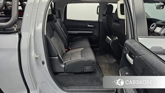 Toyota Tundra 2018 Серебристо-серый из Кореи, фото 3