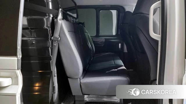 Hyundai Staria 2023 Белый из Кореи, фото 3