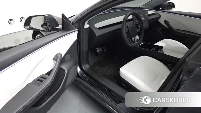 Tesla Model 3 2024 Серый из Кореи, фото 3