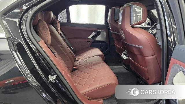BMW 7 Series (G70) 2024 Черный из Кореи, фото 3
