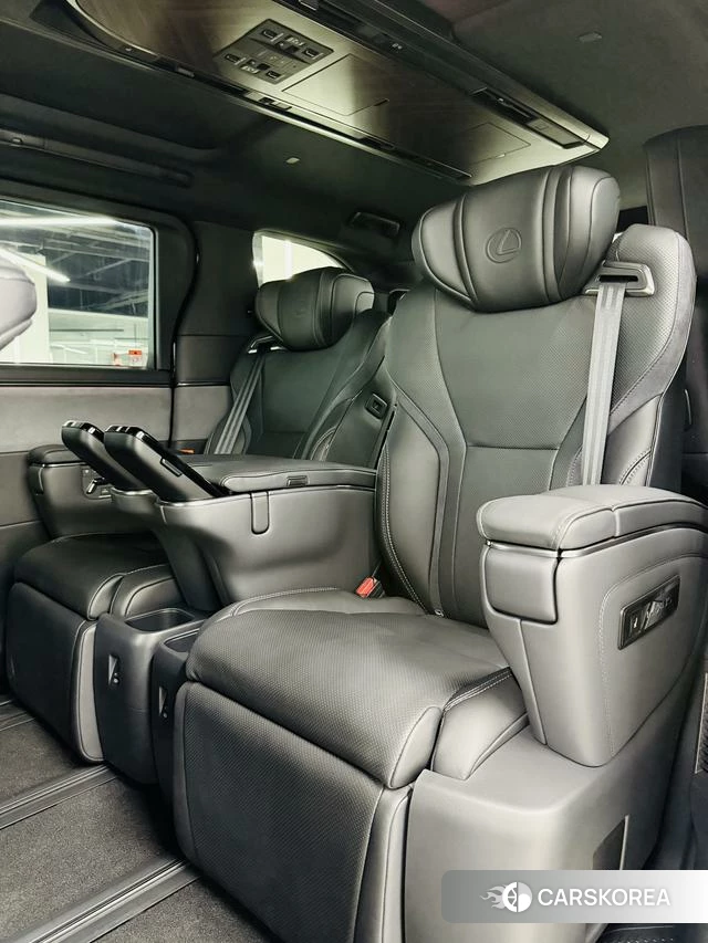 Lexus LM 2025 Черный из Китая, фото 3