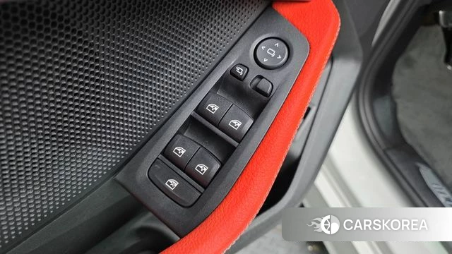 BMW 1 Series (F40) 2021 Белый из Кореи, фото 3