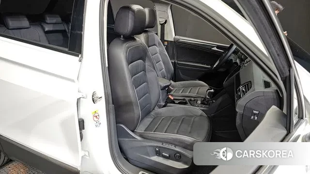 Volkswagen Tiguan second Generation 2022 Белый из Кореи, фото 3