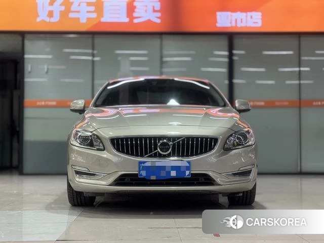 Volvo S60 2019 Шампань из Китая, фото 3