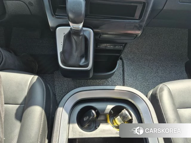 Hyundai Staria 2023 Белый из Кореи, фото 3