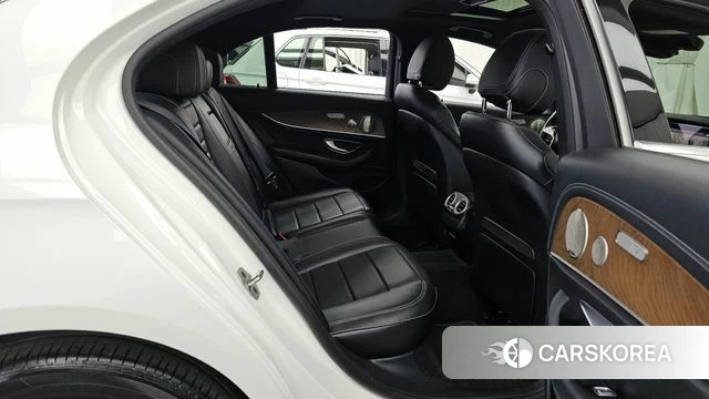 Mercedes-Benz E-Class W213 2022 Белый из Кореи, фото 3