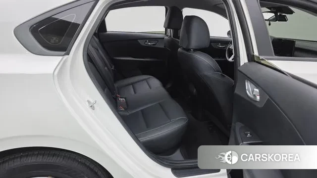 Kia The New K3 2nd generation 2023 Белый из Кореи, фото 3