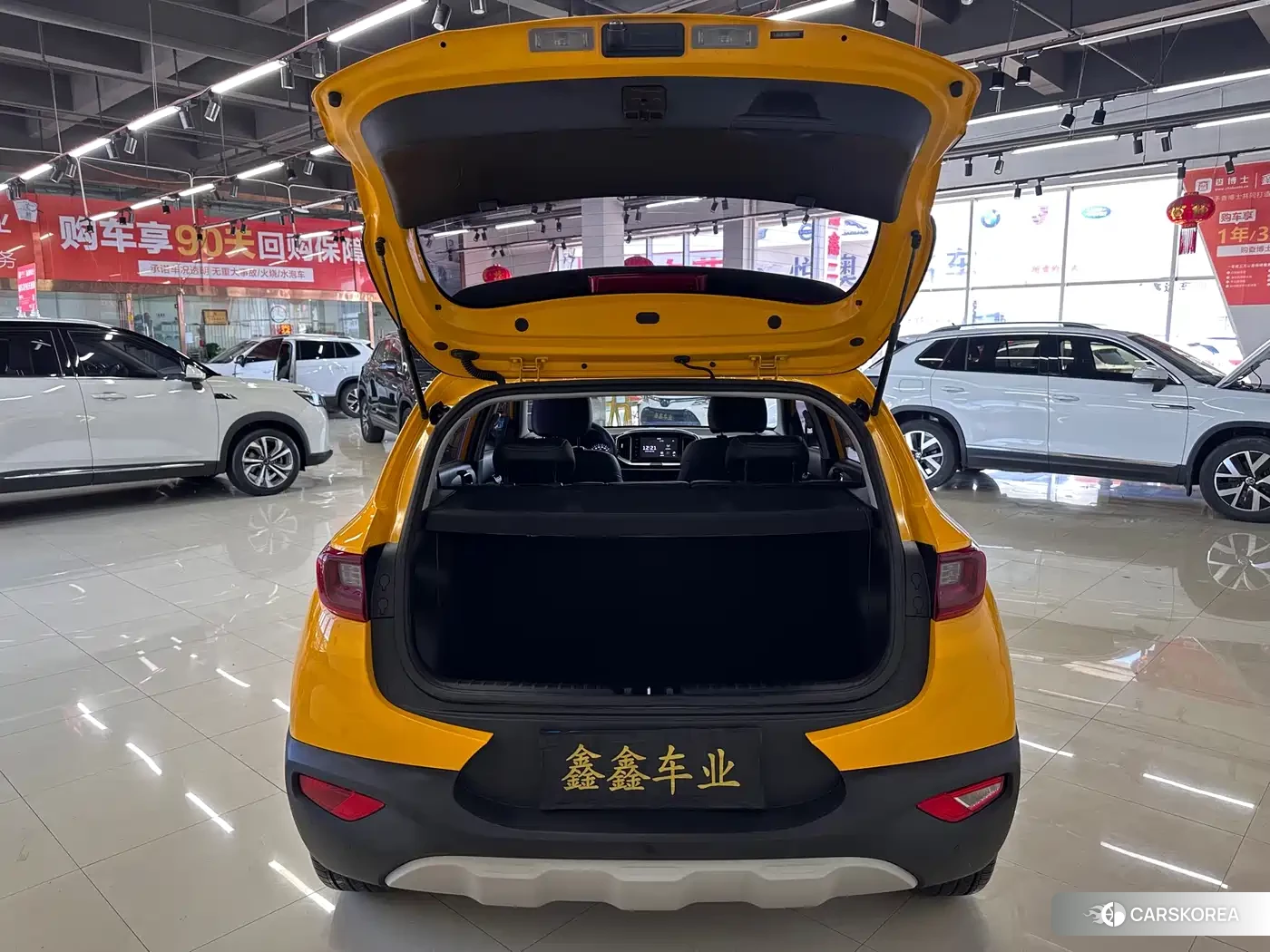 Kia KX1 2022 Yellow/orange из Китая, фото 3