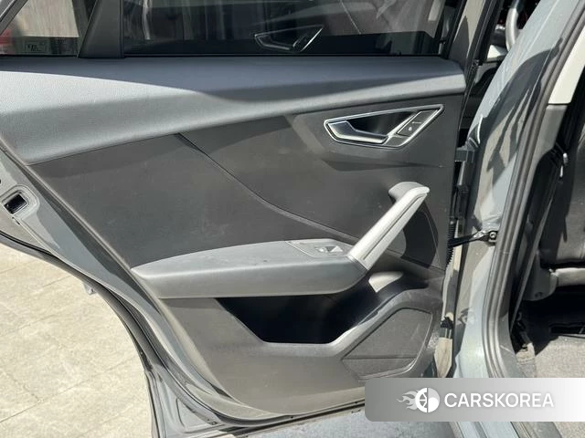 Audi Q2L 2020 Темно-серый из Китая, фото 3