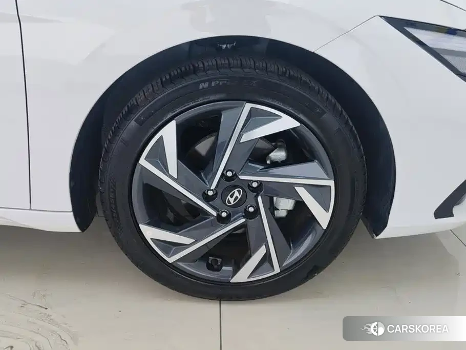 Hyundai Elantra 2026 Белый из Китая, фото 3