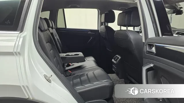 Volkswagen Tiguan second Generation 2022 Белый из Кореи, фото 3