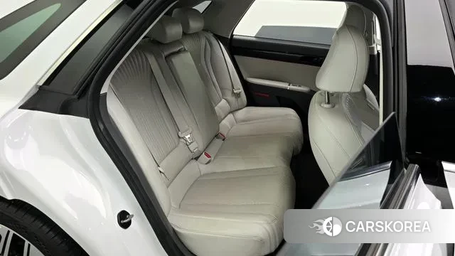 Hyundai Grandeur Hybrid (GN7) 2023 Белый из Кореи, фото 3