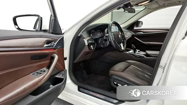 BMW 5 Series (G30) 2018 Белый из Кореи, фото 3