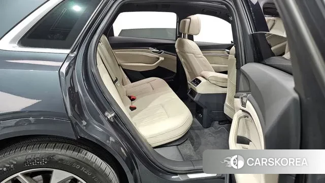 Audi e-Tron 2020 Серый из Кореи, фото 3