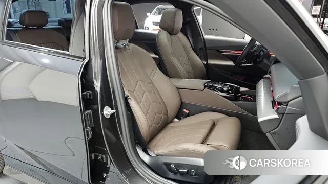 BMW 5 Series (G60) 2025 Серый из Кореи, фото 3