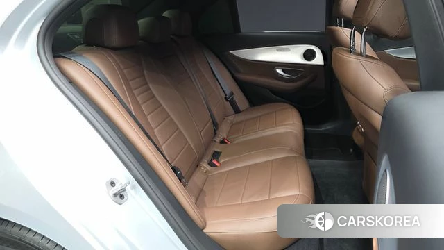 Mercedes-Benz E-Class W213 2019 Серебряный из Кореи, фото 3