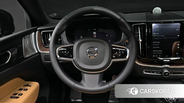 Volvo XC60 second Generation 2023 Черный из Кореи, фото 3