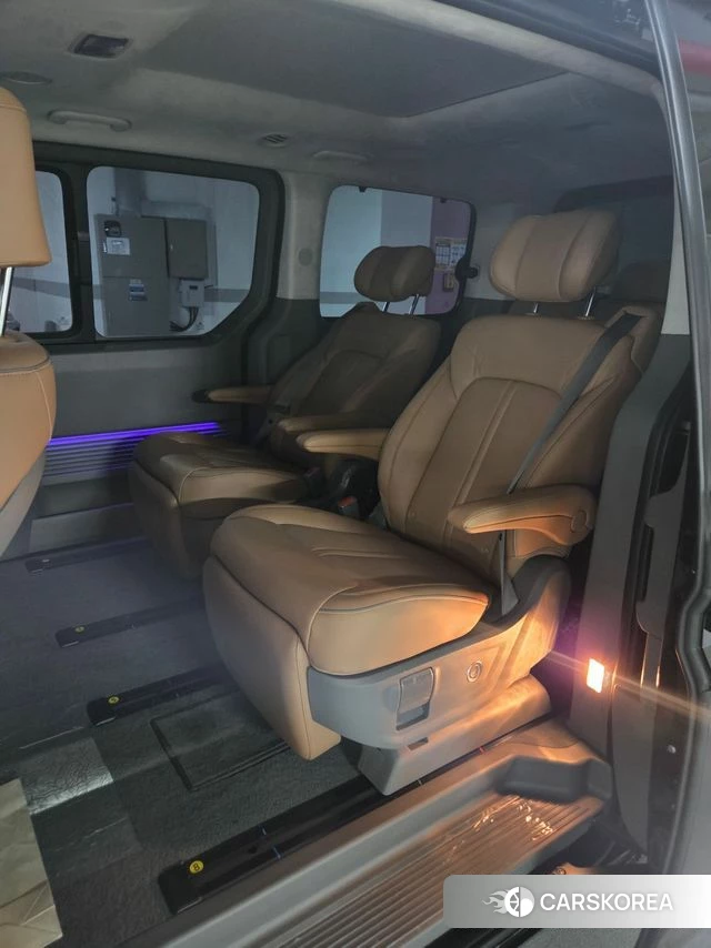 Hyundai Staria 2025 Черный из Кореи, фото 3